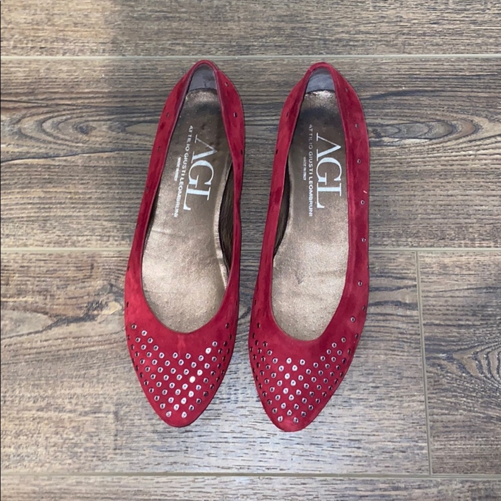 Red AGL Flats